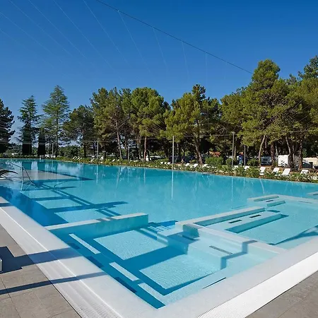 Semesterbostad Holiday Camping Valkanela.1 *